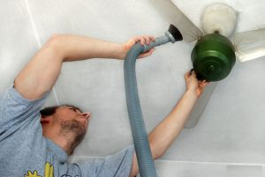 Mẹo vệ sinh quạt trần văn phòng nhanh chóng